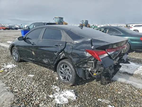 KMHLM4DJ9RU117105 2024 HYUNDAI ELANTRA - Image 2