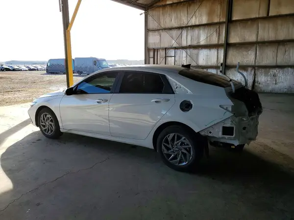 KMHLM4DJ9RU119355 2024 HYUNDAI ELANTRA - Image 2