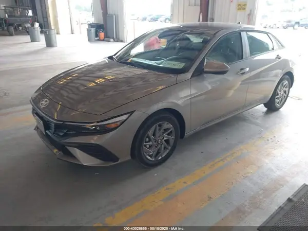 KMHLM4DJ9SU172191 2025 HYUNDAI ELANTRA - Image 2