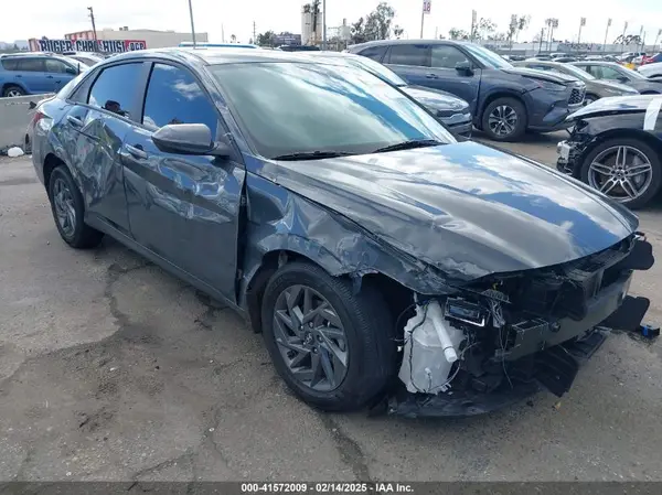 KMHLM4DJXRU093428 2024 HYUNDAI ELANTRA - Image 1