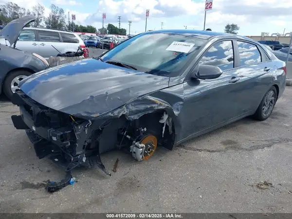 KMHLM4DJXRU093428 2024 HYUNDAI ELANTRA - Image 2