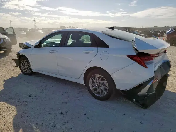 KMHLM4DJXRU095017 2024 HYUNDAI ELANTRA - Image 2