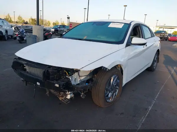 KMHLM4DJXRU097320 2024 HYUNDAI ELANTRA - Image 2