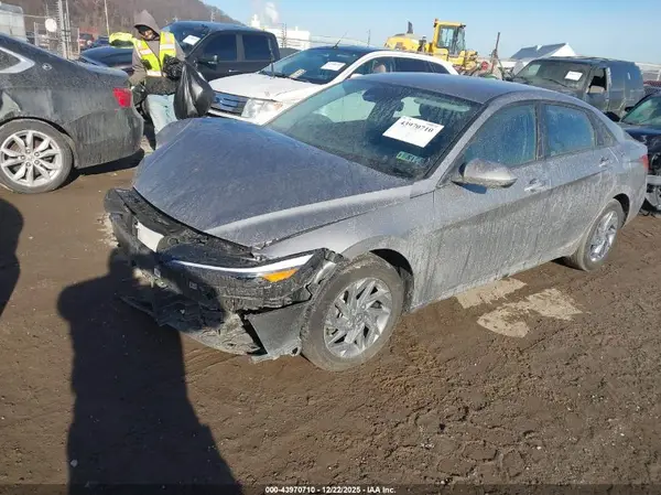 KMHLM4DJXRU113855 2024 HYUNDAI ELANTRA - Image 2