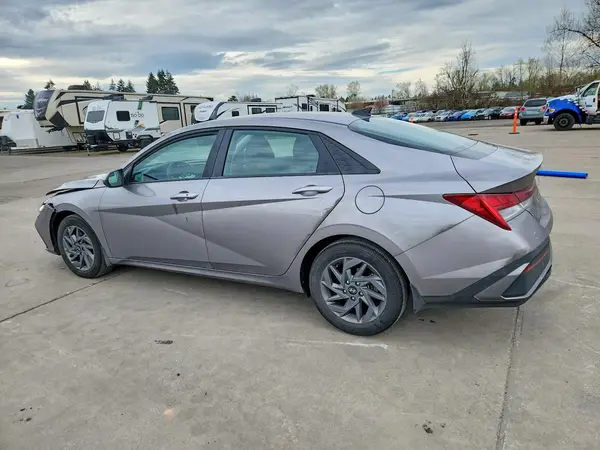 KMHLM4DJXRU121051 2024 HYUNDAI ELANTRA - Image 2
