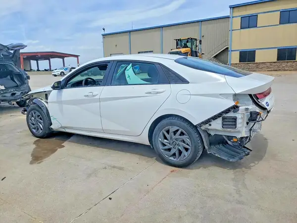 KMHLM4DJXSU126501 2025 HYUNDAI ELANTRA - Image 2