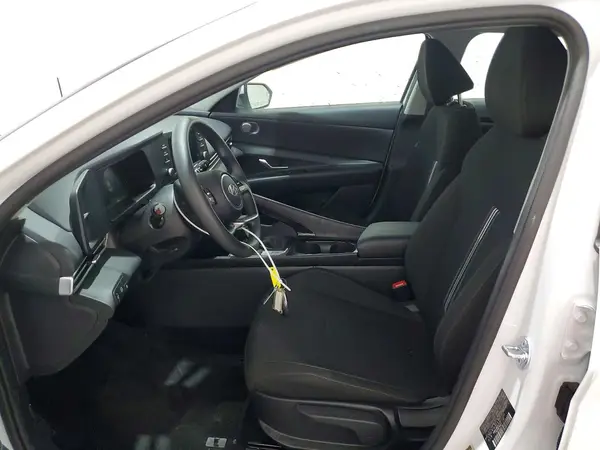 2026 HYUNDAI ELANTRA auction photo 7