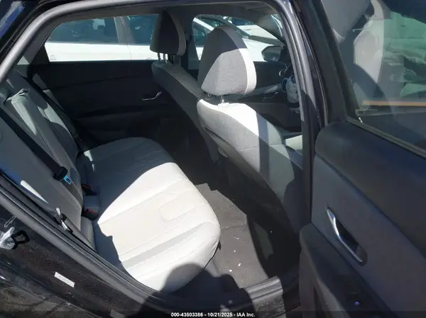 KMHLP4AG0NU337243 2022 HYUNDAI ELANTRA - Image 8