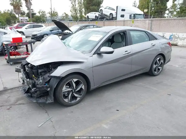 KMHLP4AG1PU377303 2023 HYUNDAI ELANTRA - Image 2