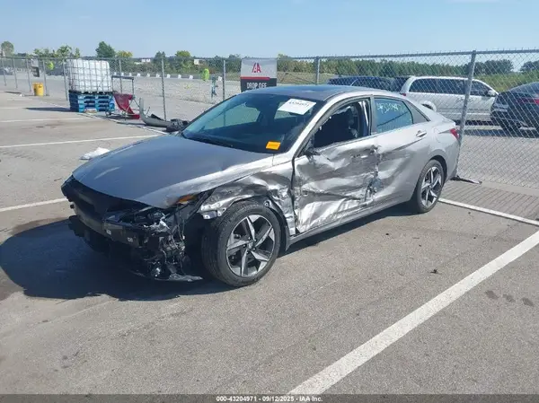 KMHLP4AG2PU372949 2023 HYUNDAI ELANTRA - Image 2