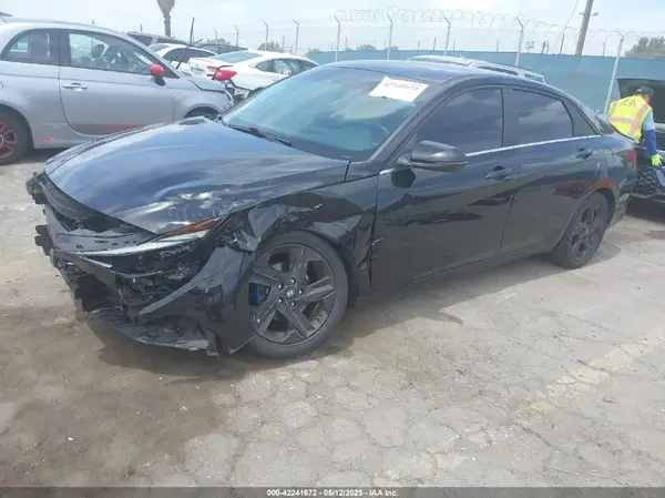 KMHLP4AG3NU356823 2022 HYUNDAI ELANTRA - Image 2