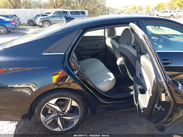 KMHLP4AG4NU329002 2022 HYUNDAI ELANTRA - Image 8