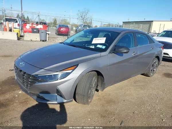KMHLP4AG5PU371438 2023 HYUNDAI ELANTRA - Image 2