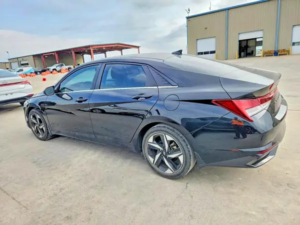 KMHLP4AG5PU408309 2023 HYUNDAI ELANTRA - Image 2