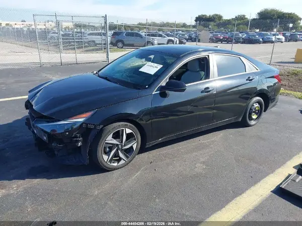 KMHLP4AG7PU533232 2023 HYUNDAI ELANTRA - Image 2