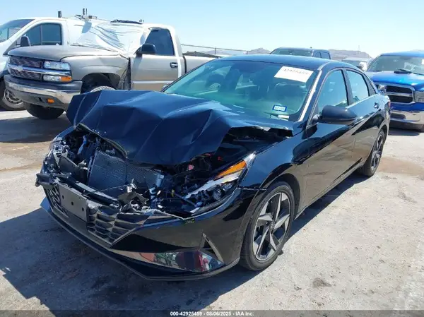 KMHLP4AG7PU589848 2023 HYUNDAI ELANTRA - Image 2