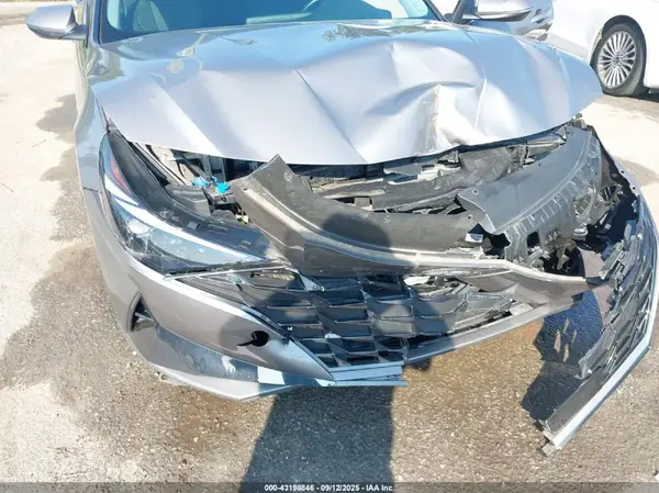 2023 HYUNDAI ELANTRA auction photo 6