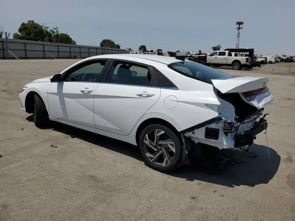 KMHLP4DG1RU831323 2024 HYUNDAI ELANTRA - Image 2