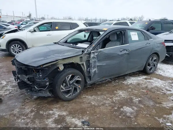 KMHLP4DG2RU777076 2024 HYUNDAI ELANTRA - Image 2
