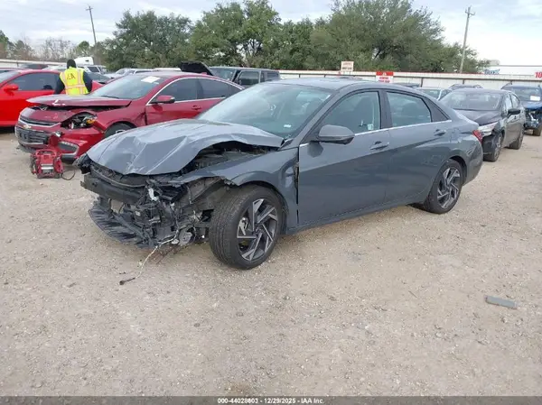 KMHLP4DG3RU750338 2024 HYUNDAI ELANTRA - Image 2