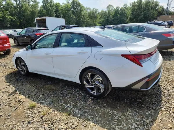 KMHLP4DG3RU832330 2024 HYUNDAI ELANTRA - Image 2