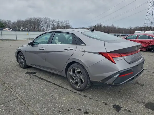 KMHLP4DG3RU832411 2024 HYUNDAI ELANTRA - Image 2