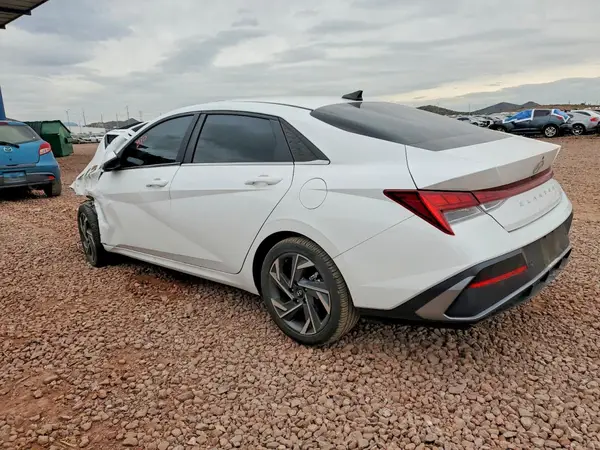 KMHLP4DG4RU658011 2024 HYUNDAI ELANTRA - Image 2