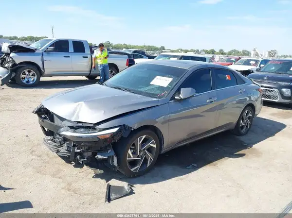KMHLP4DG4RU740661 2024 HYUNDAI ELANTRA - Image 2