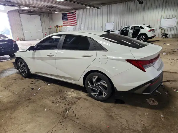KMHLP4DG4SU875774 2025 HYUNDAI ELANTRA - Image 2