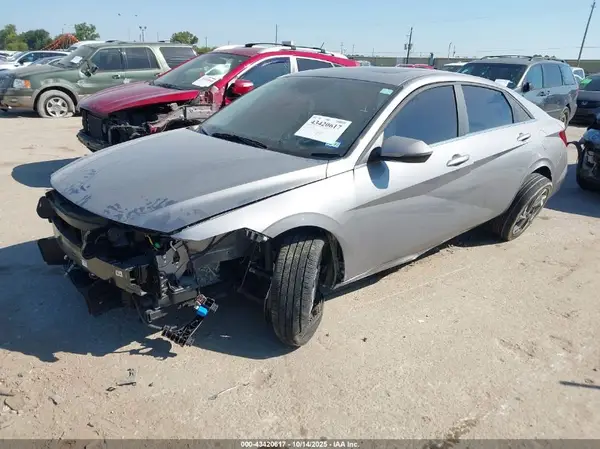 KMHLP4DG4SU932765 2025 HYUNDAI ELANTRA - Image 2