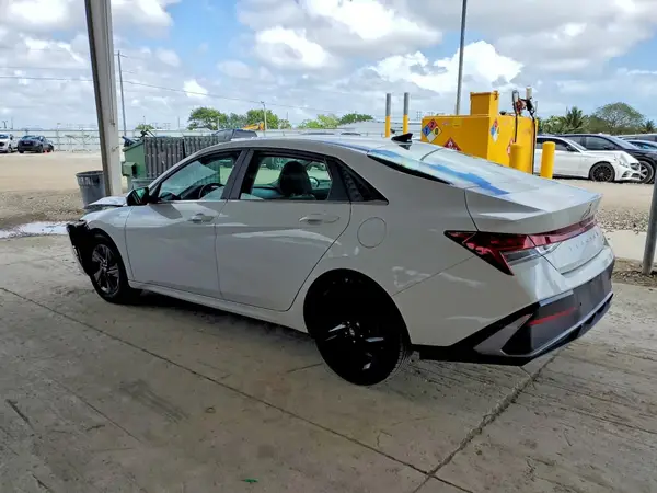 KMHLP4DG5RU687226 2024 HYUNDAI ELANTRA - Image 2
