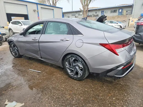 KMHLP4DG5RU742094 2024 HYUNDAI ELANTRA - Image 2