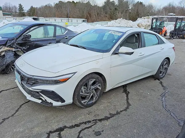 KMHLP4DG5RU798052 2024 HYUNDAI ELANTRA - Image 1