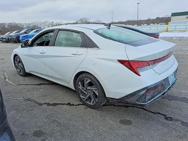 KMHLP4DG5RU798052 2024 HYUNDAI ELANTRA - Image 2