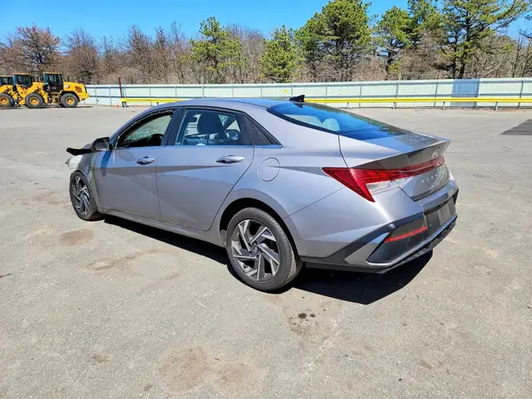 KMHLP4DG5RU804271 2024 HYUNDAI ELANTRA - Image 2