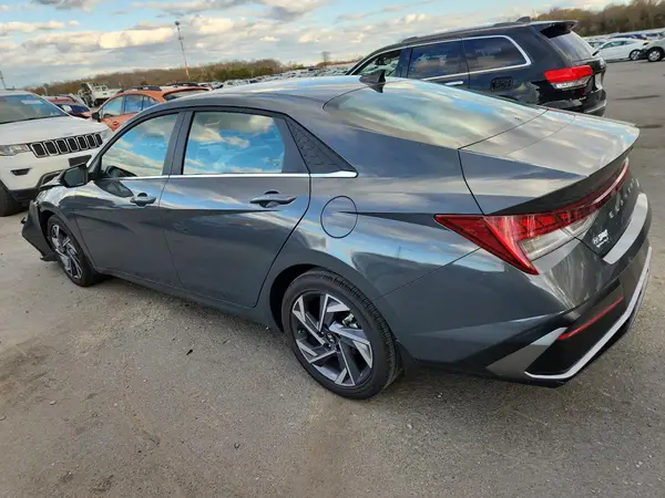 KMHLP4DG5SU902867 2025 HYUNDAI ELANTRA - Image 2