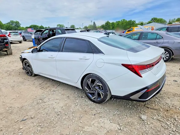 KMHLP4DG8RU769435 2024 HYUNDAI ELANTRA - Image 2