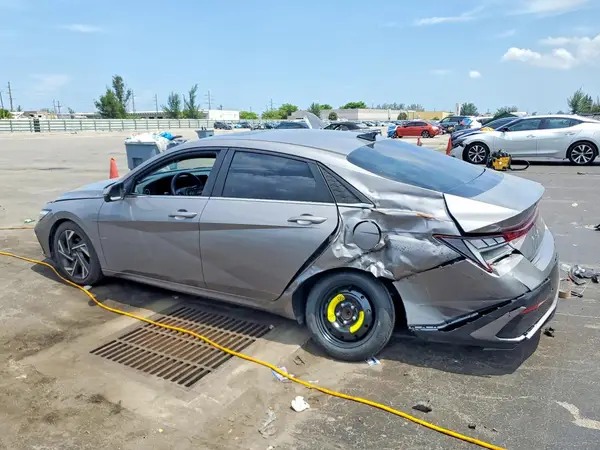 KMHLP4DG9RU729445 2024 HYUNDAI ELANTRA - Image 2