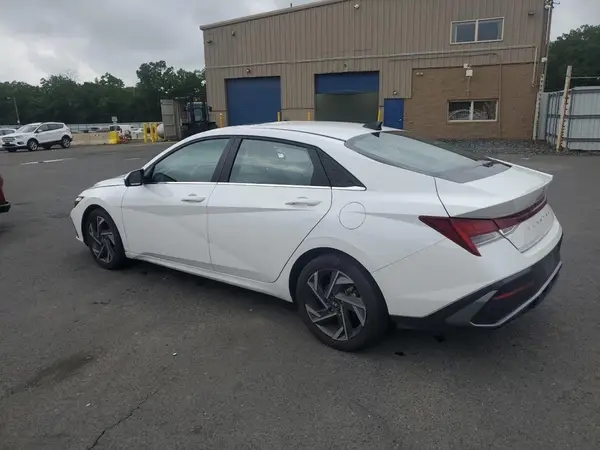 KMHLP4DGXRU704375 2024 HYUNDAI ELANTRA - Image 2
