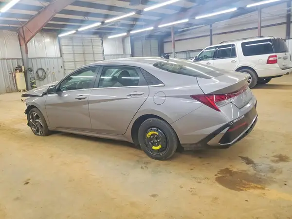 KMHLP4DGXSU885368 2025 HYUNDAI ELANTRA - Image 2