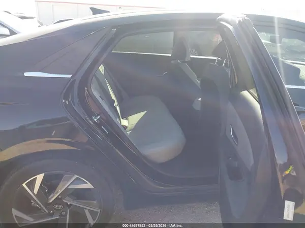 KMHLP4DGXSU994929 2025 HYUNDAI ELANTRA - Image 8
