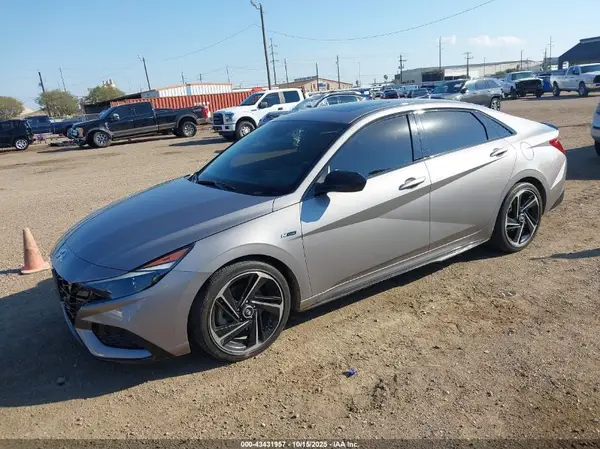 KMHLR4AF0PU629673 2023 HYUNDAI ELANTRA - Image 2