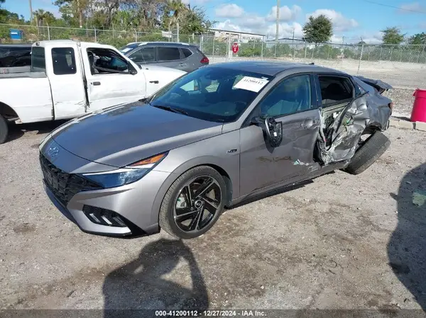 KMHLR4AF7NU355823 2022 HYUNDAI ELANTRA - Image 2