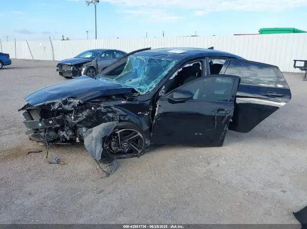 KMHLR4AF8NU357838 2022 HYUNDAI ELANTRA - Image 2