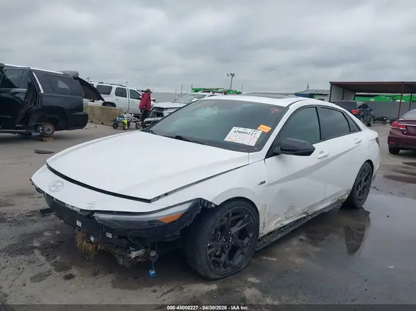 KMHLR4DF7RU822983 2024 HYUNDAI ELANTRA - Image 2