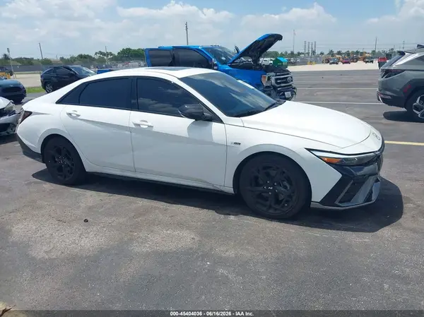 KMHLR4DF8SU934228 2025 HYUNDAI ELANTRA - Image 1