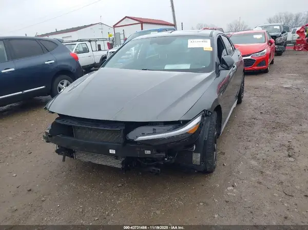 KMHLR4DF9RU766738 2024 HYUNDAI ELANTRA - Image 2