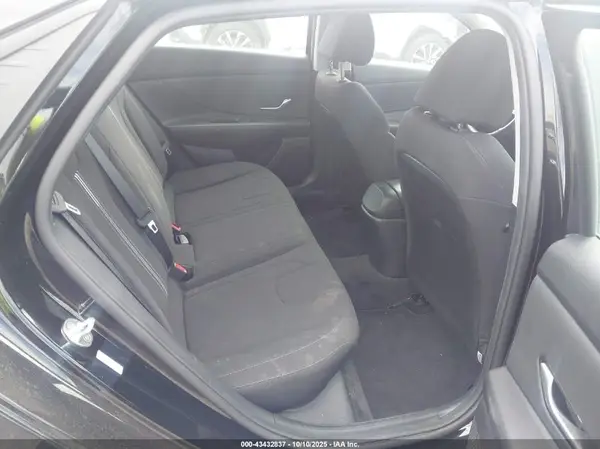 KMHLS4AG1NU260803 2022 HYUNDAI ELANTRA - Image 8