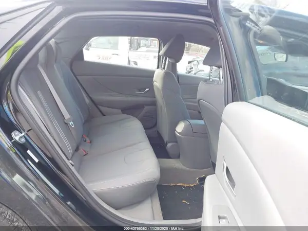 KMHLS4AG1PU517381 2023 HYUNDAI ELANTRA - Image 8