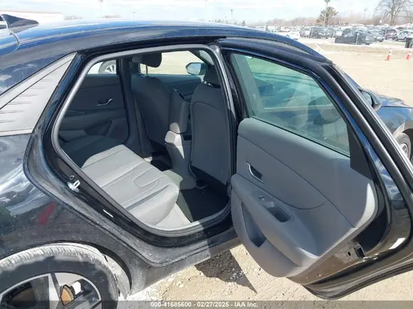 KMHLS4AG1PU604505 2023 HYUNDAI ELANTRA - Image 8